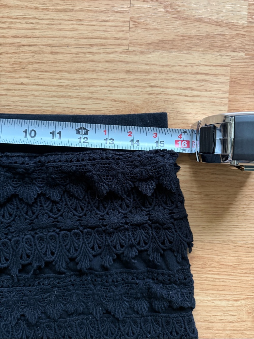 Black Express Crochet Ruffle Shorts - Picture 4 of 5